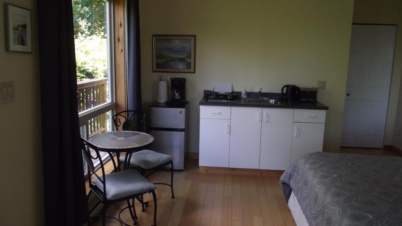 Secret Cove Cottage Suites Halfmoon Bay Buitenkant foto