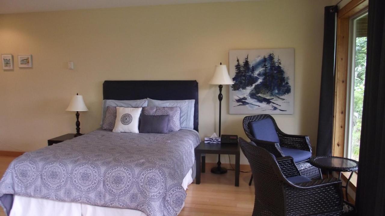 Secret Cove Cottage Suites Halfmoon Bay Buitenkant foto